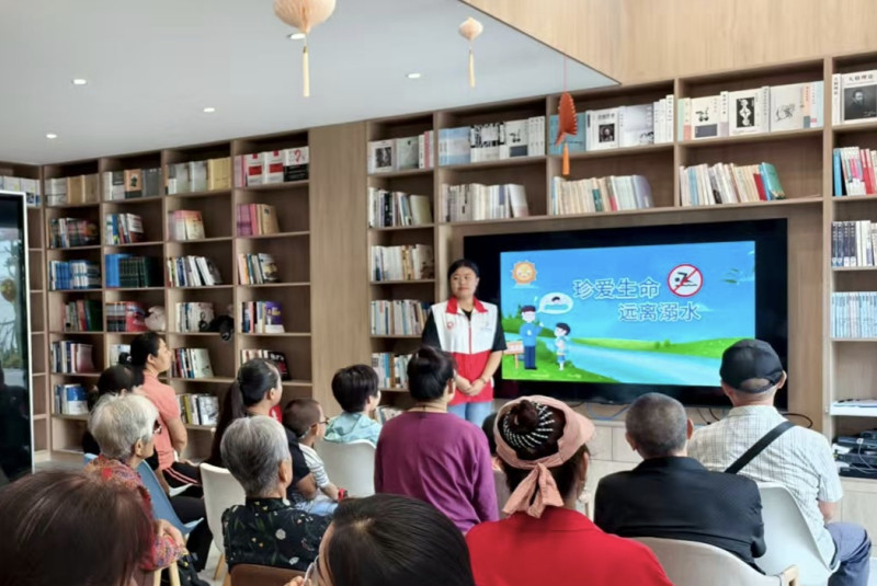银发与童声的对话，这场书香之约让温暖跨代传递