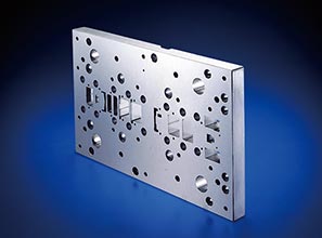 模具钢
压铸模具钢（DAC类）、热作工具钢（DAC类、YXR33、HAP类）、锻造模具钢、热作挤压模具钢、冷作模具钢（SLD等）、高速钢（YXM类、HAP类）、塑胶模具钢（HPM类）