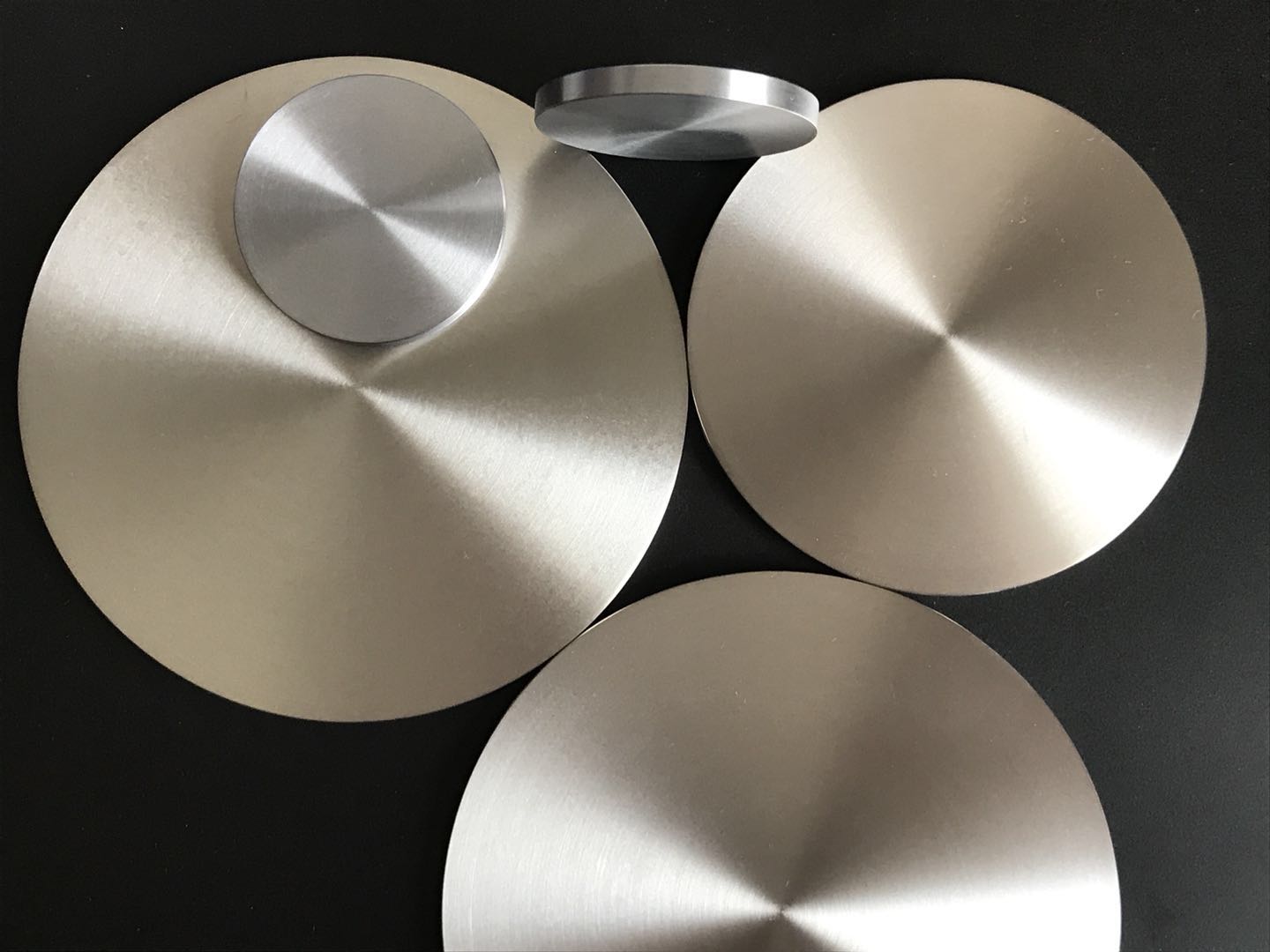 溅射靶材：半导体芯片材料王者