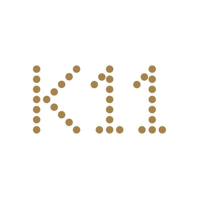 K11
—
K11是全球首个品牌率先把艺术·人文·自然三大核心元素融合，将艺术欣赏、人文体验、自然环保完美结合和互动，带出无限创意、自由及个性化的生活品牌，并为大众带来前所未有的感官体验。
K11相信，通过理性的绿色设计和规划能大幅度节约能源和资源，以及减少碳排放。人们将更愿意在与大自然环境近似和融合的地方工作、生活和消闲。