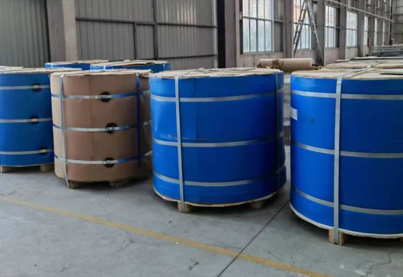 3月钢价呈现倒“V”行情