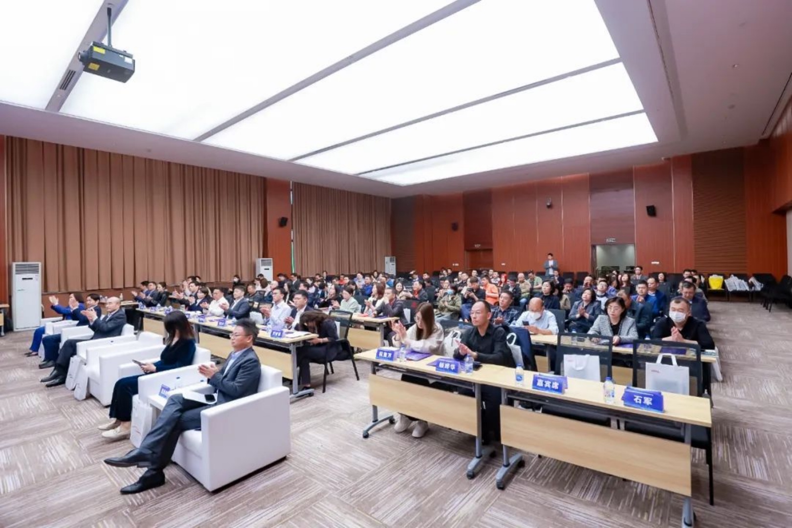 “智链未来 共赢新章”2025长三角新能源汽车产业链供应链创新合作大会顺利召开