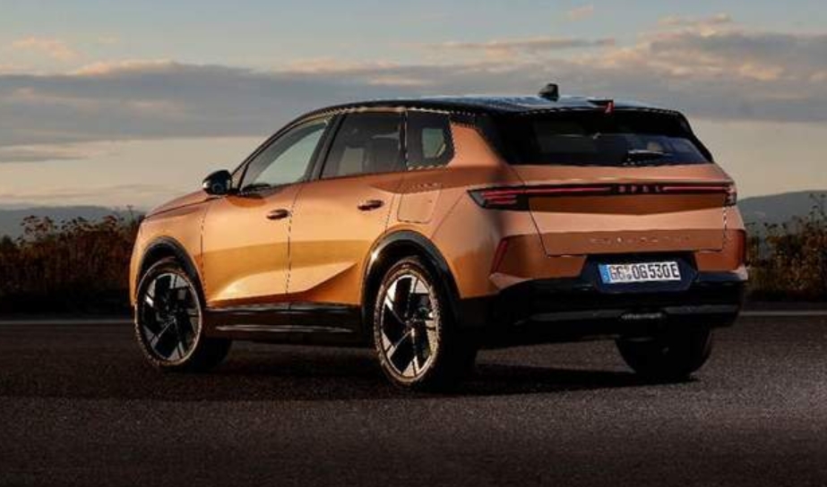 欧宝与宝克力新作首发：Grandland纯电SUV成为首款配备发光标识的欧宝车型