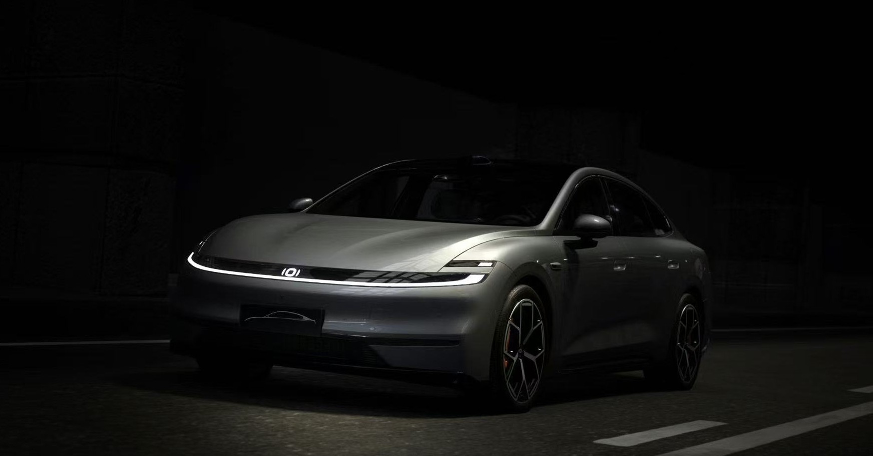 马瑞利推出集成触控技术的全功能一体式贯穿前照灯携手长安启源A06，引领照明交互新体验