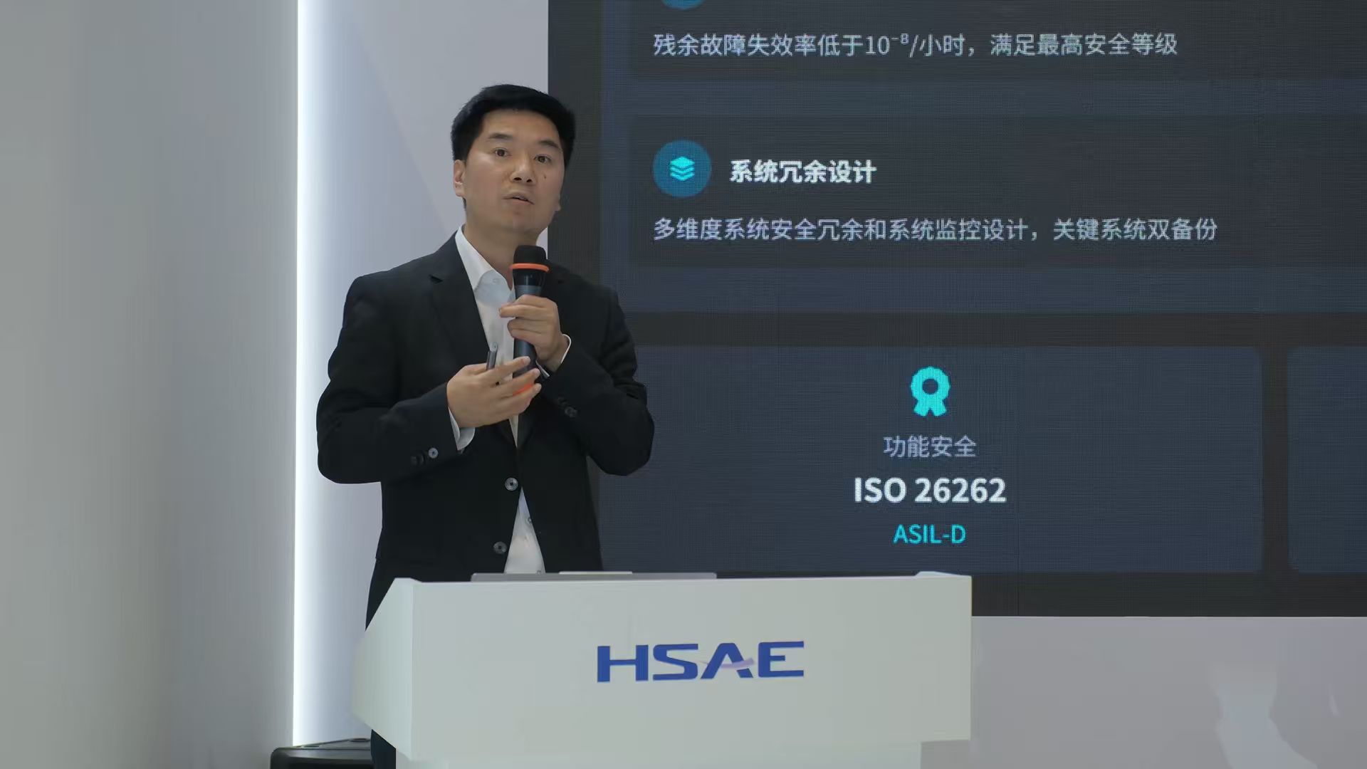 航盛发布AI Car时代三大技术底座，让油电同智从愿景走向现实