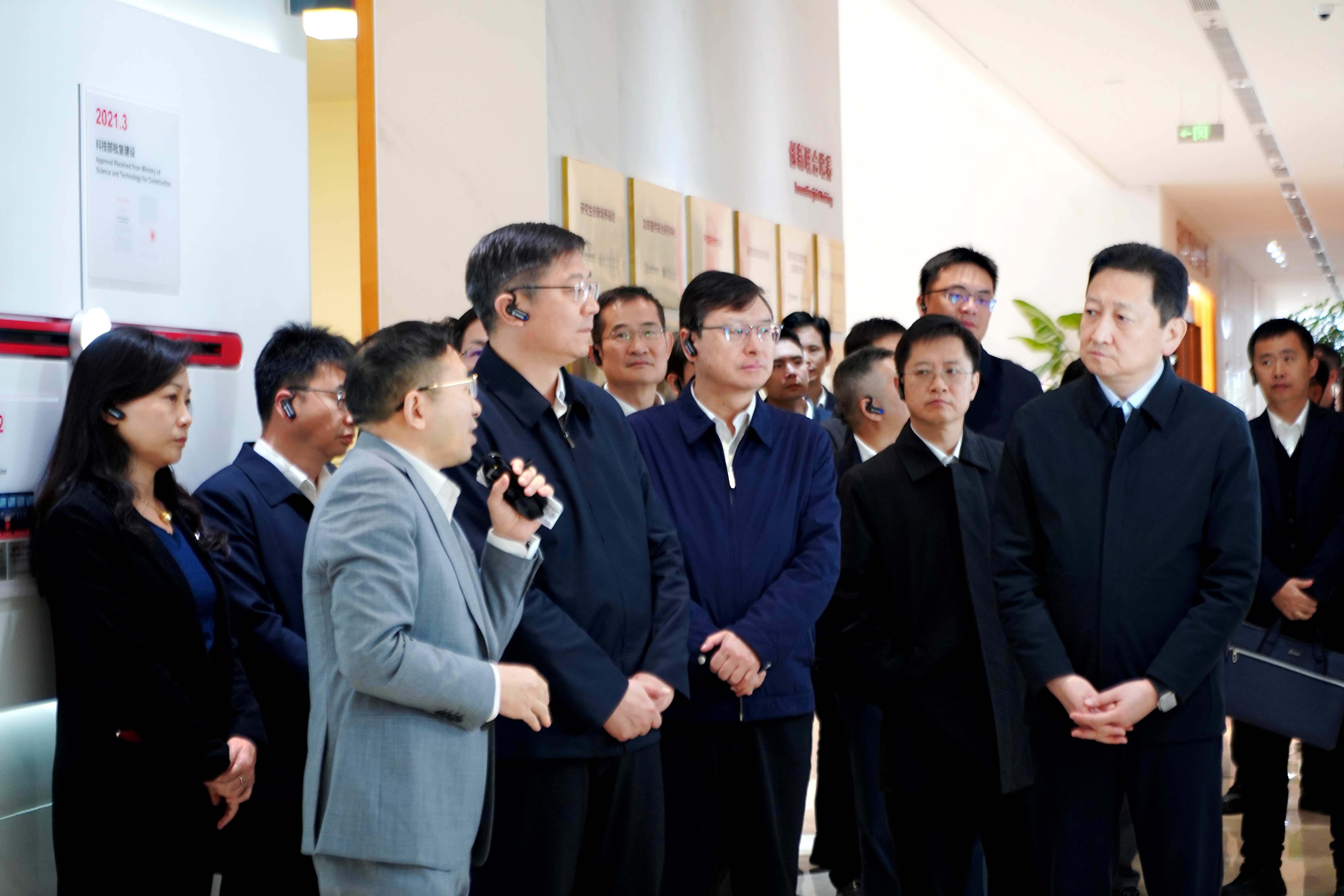 国家能源局领导带队调研深圳平湖实验室