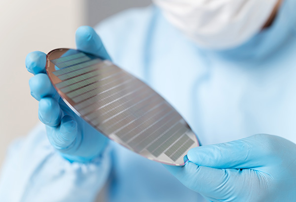 



GaN
GaN is a representative of third-generation semiconductor materials, known for its advantages such as high breakdown voltage and high saturation rate. It is gradually replacing traditional silicon-based devices and plays a significant role in the fields of microwave RF and power electronics. Atoman utilizes internationally leading Hybrid-MBE technology to provide high-quality and cost-effective GaN epi-wafers to customers both domestically and internationally.



