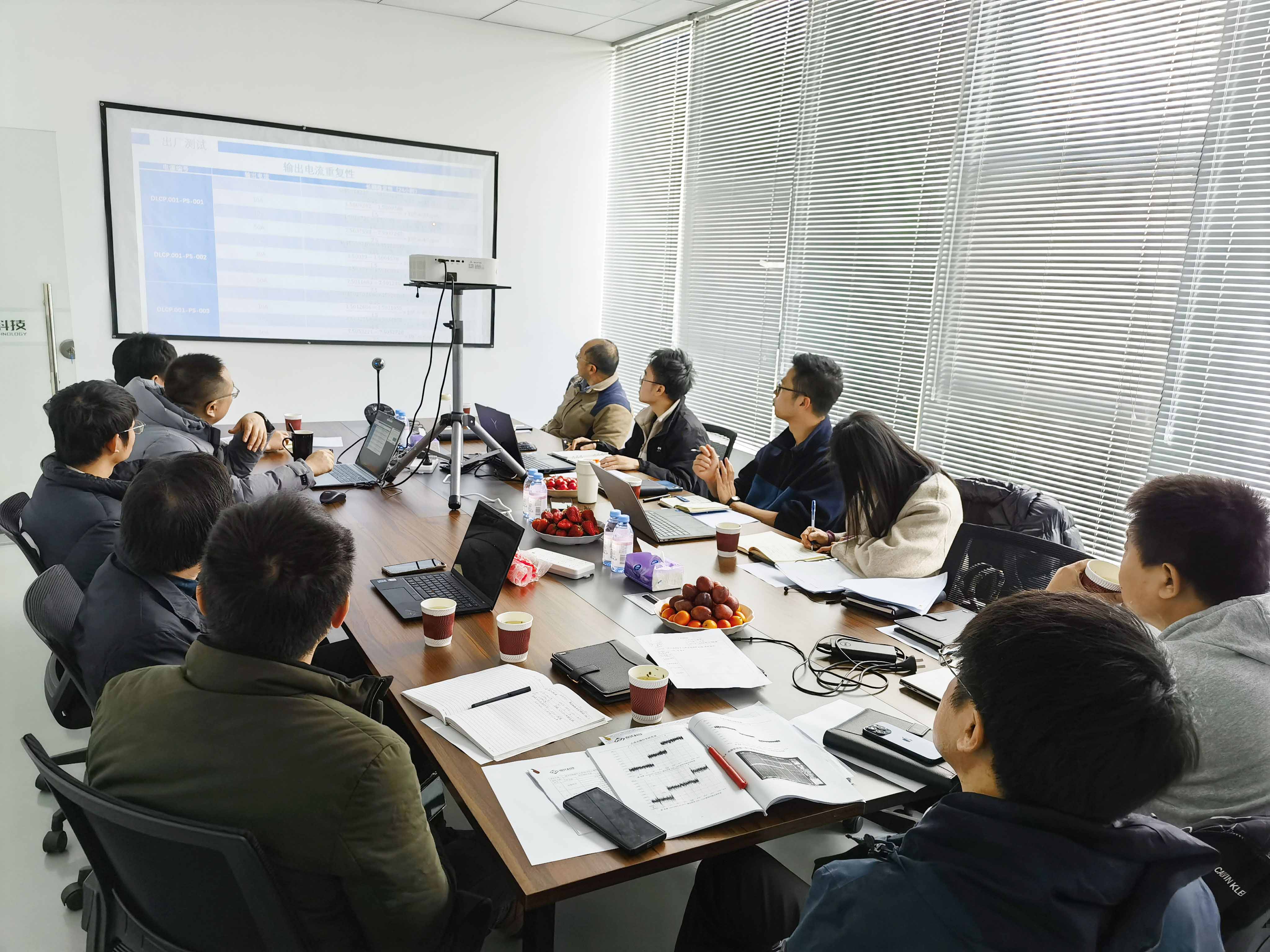 “超导磁铁电源”出厂测试验收会议顺利召开