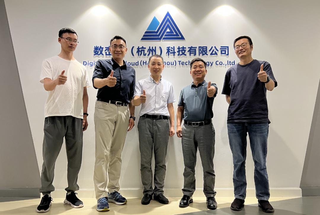 元宇宙领域知名专家、武汉元宇宙研究院院长龚才春一行莅临数峦云调研考察