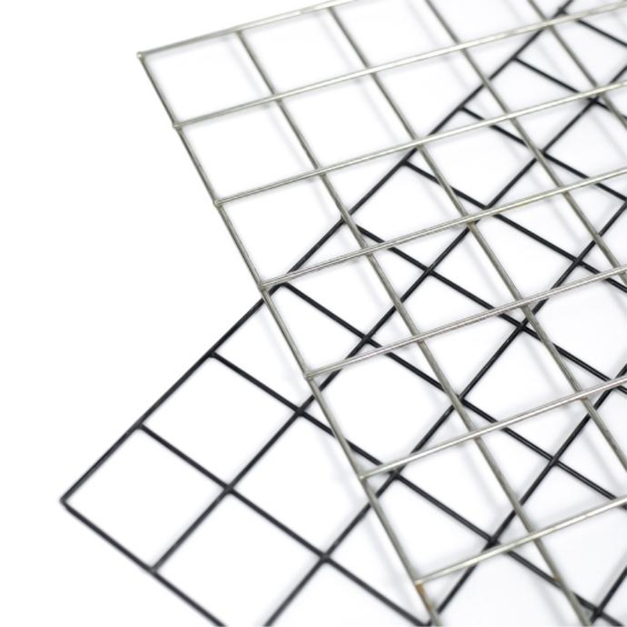Welded mesh panel