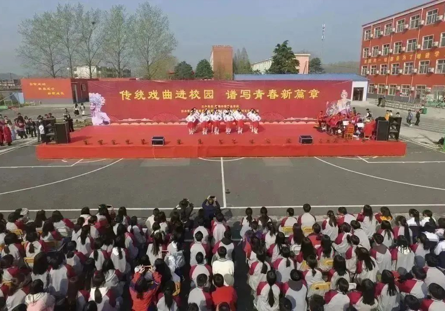 传统戏曲进校园 谱写青春新篇章
