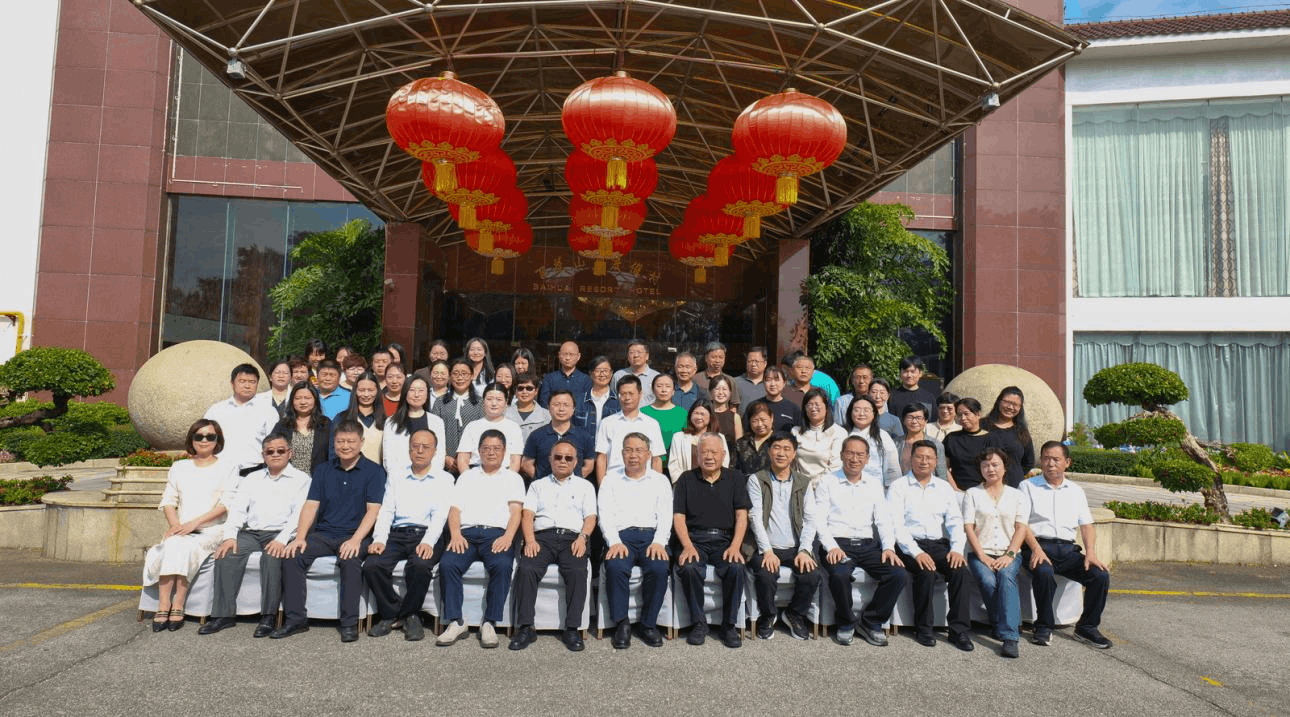 公司董事长易瑾应邀出席中国农村财经研究会“乡村振兴论坛”并作主题报告