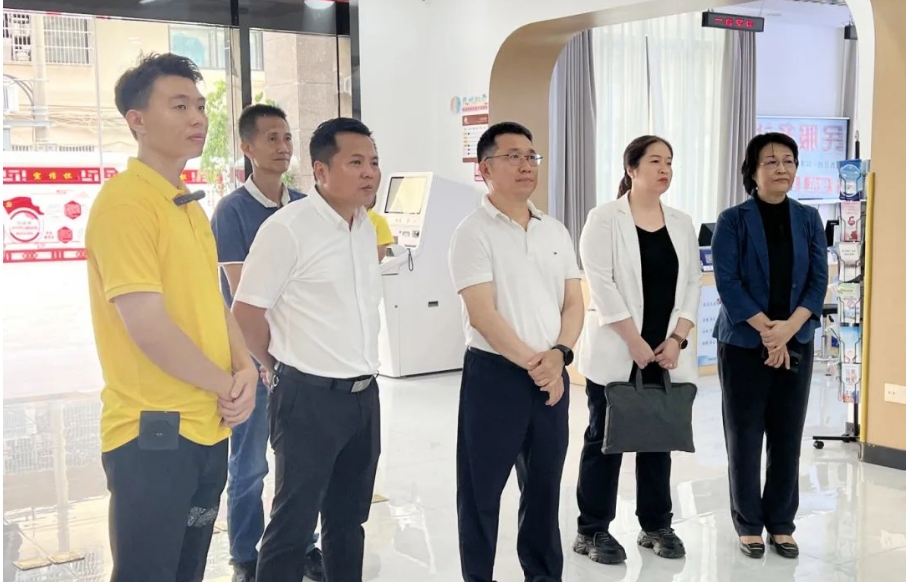 海南省民政厅党组书记、厅长曾锋调研华邦美好家园三亚市天涯区公益服务中心