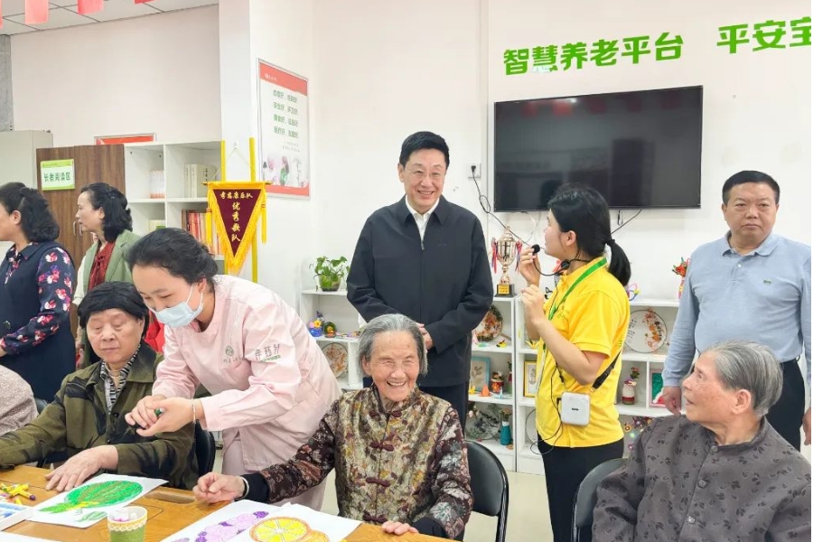 广西壮族自治区政协副主席何辛幸率队调研华邦美好家园（桂林翠竹）孝慈轩