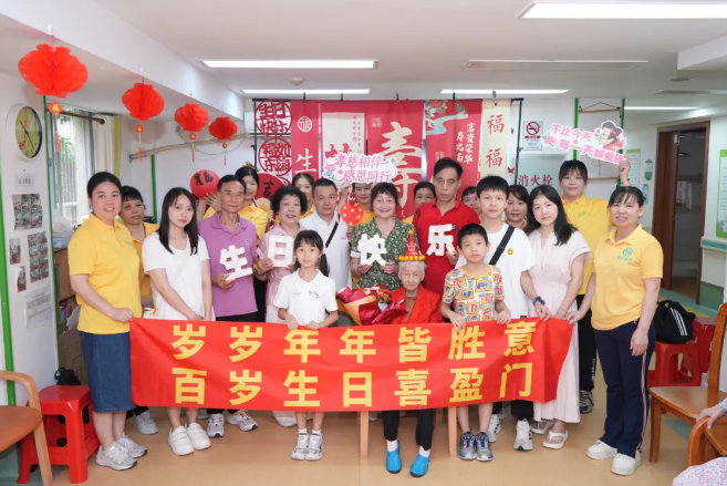 暖心+感动！百岁寿星吴奶奶的“生日趴” 温情满溢