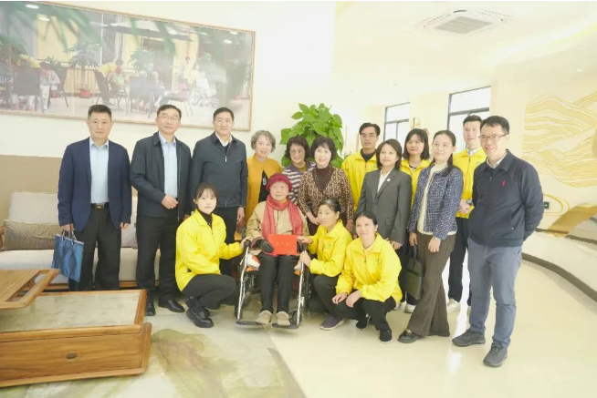 广东省市场监督管理局党组书记、局长陈新烈慰问广州粤华孝慈苑百岁长者——新春送暖 情系老人