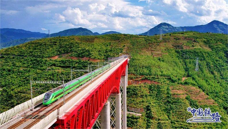 中老铁路累计发送旅客突破3000万人次 累计发送货物超3400万吨