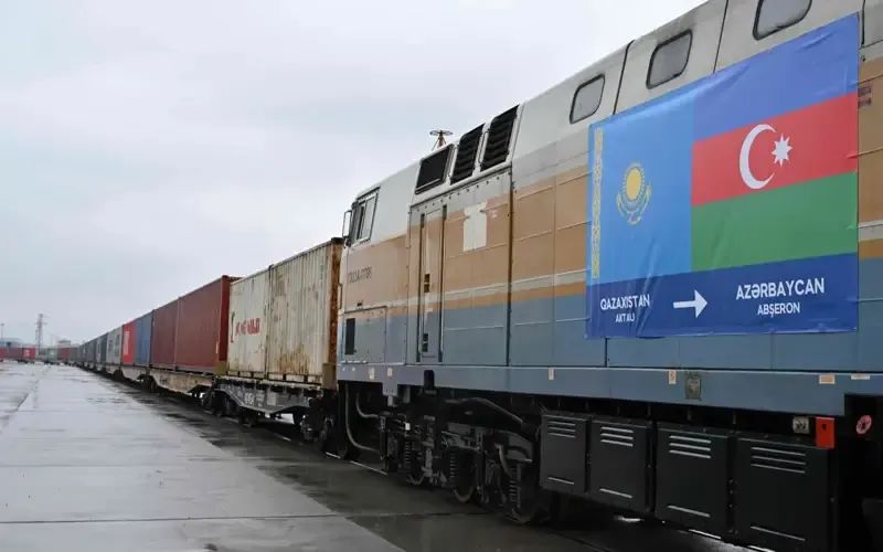 首趟中哈阿货物班列抵达阿塞拜疆：欧亚物流新动脉跃然纸上