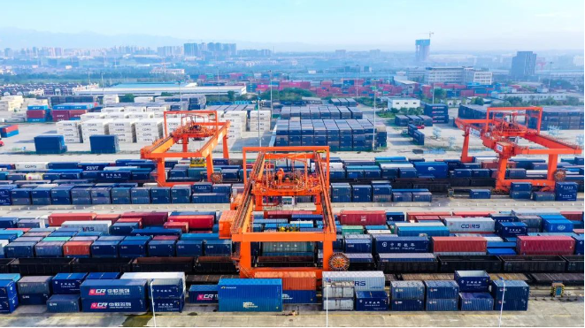 前四个月青岛开行中欧班列262列，今年将积极申建中欧班列集结中心