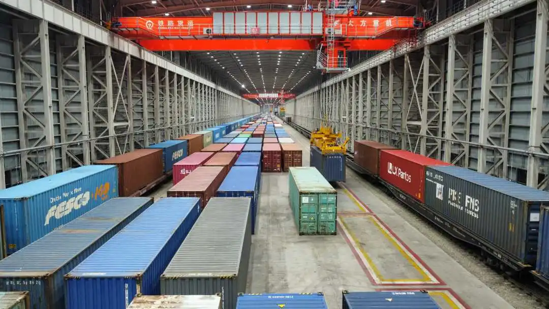 前10月新疆铁路双口岸通行中欧班列创历史新高