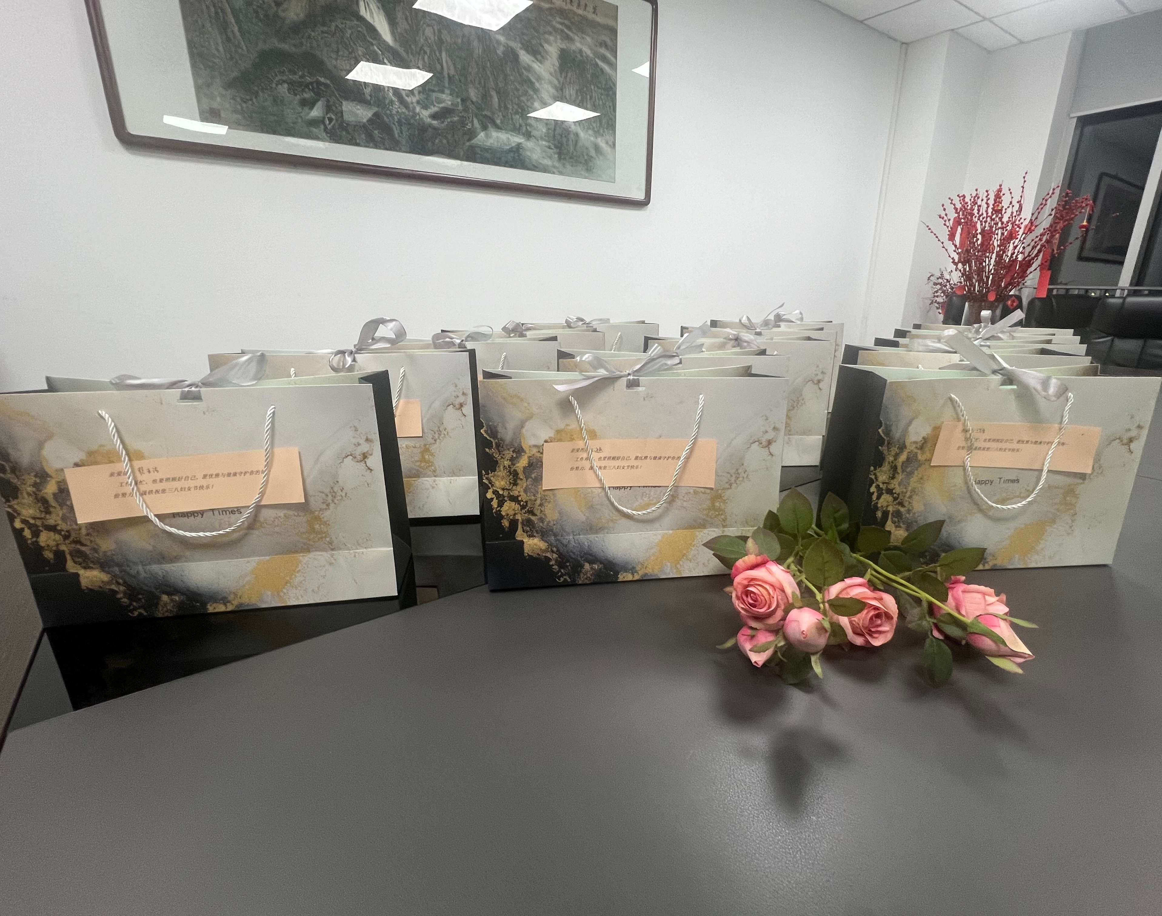 3月7日，公司暖心庆祝妇女节