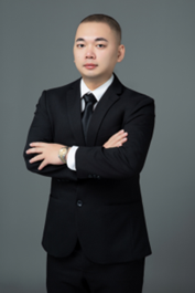  
叶子建  集团总裁 
英国曼彻斯特大学（University of Manchester）管理学本科学士学位。