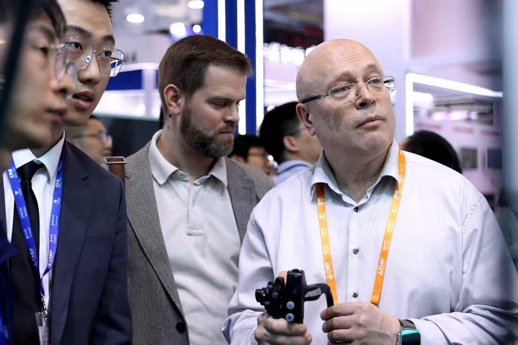 CMEF 2025，科思明德光学放大内镜+AI+V1000系统全链路临床方案获国际盛赞！