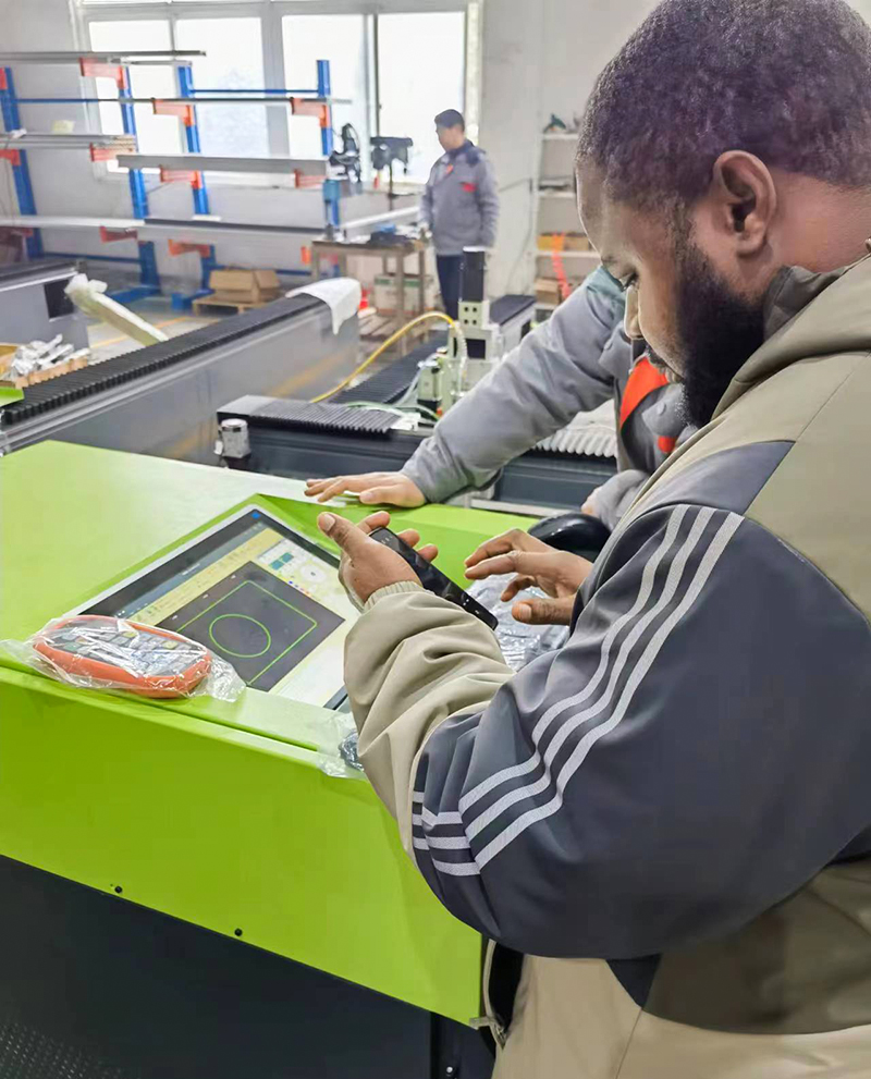 visitor check & learn Toploong CNC laser cutting machine