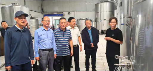 文学助力民企发展（通讯）——川渝作家“齐松杯”报告文学创作研讨活动侧记