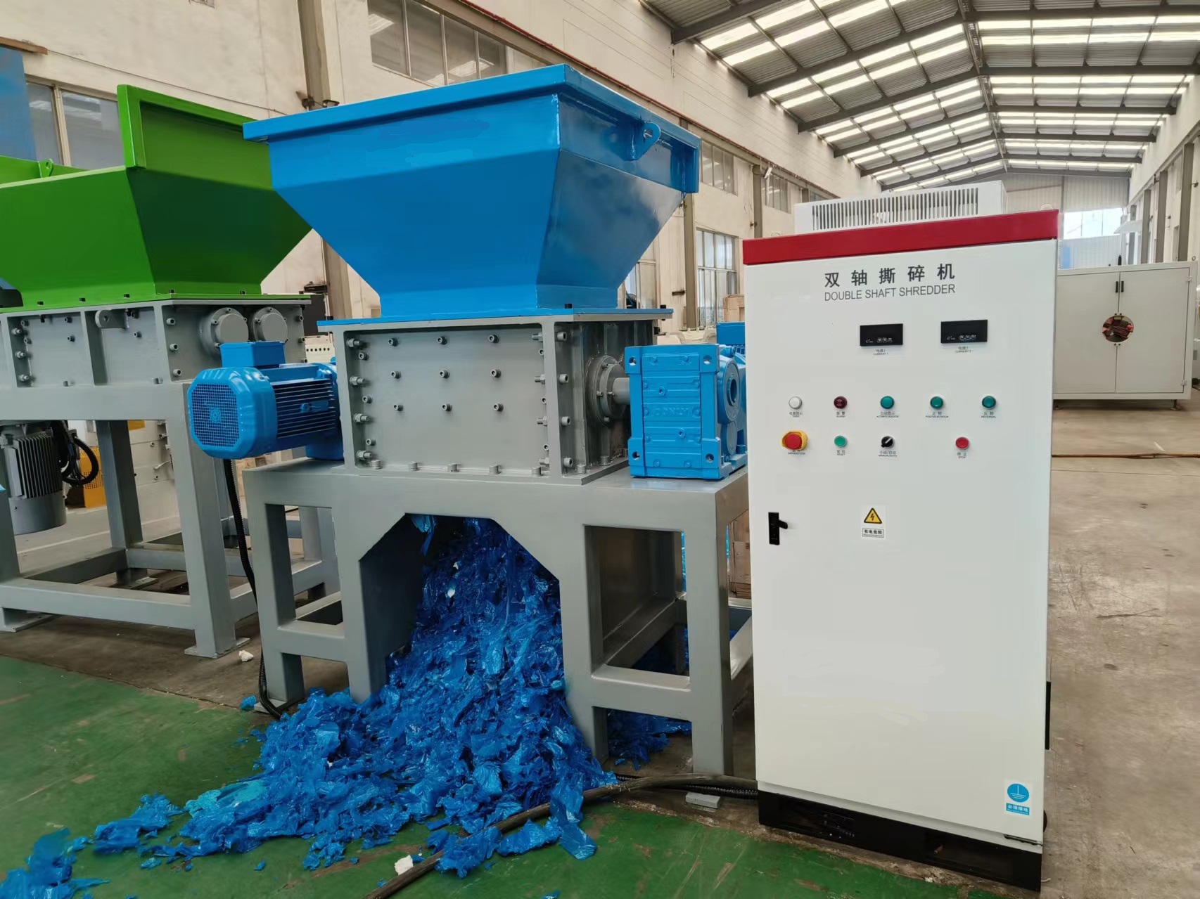 Double shaftes shredder machine