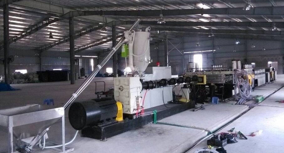 PC hollow sheet extrusion machine