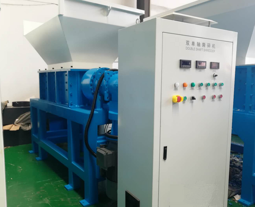 Plastic shredder machine