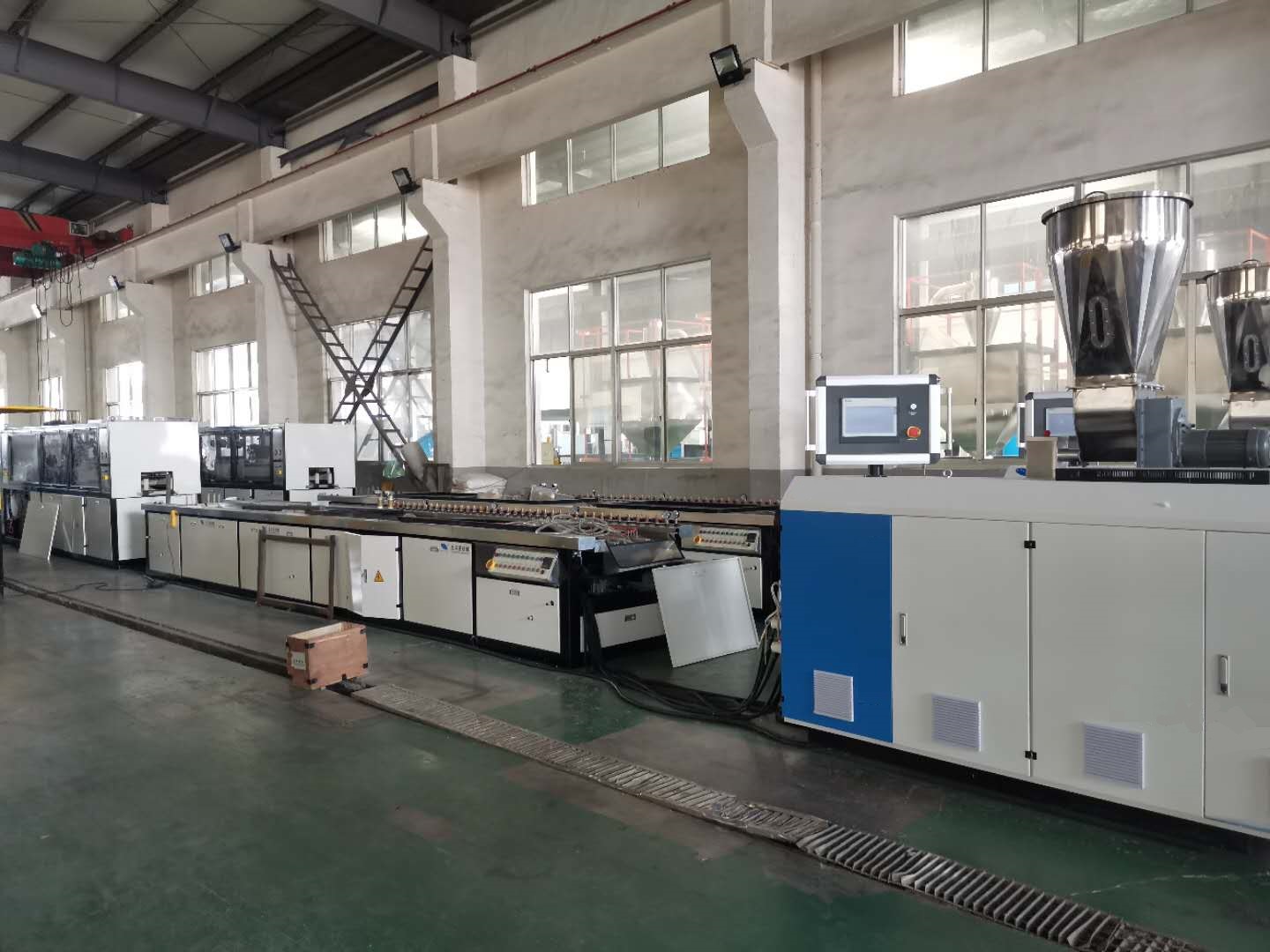 PVC window/door profiles extrusion machine