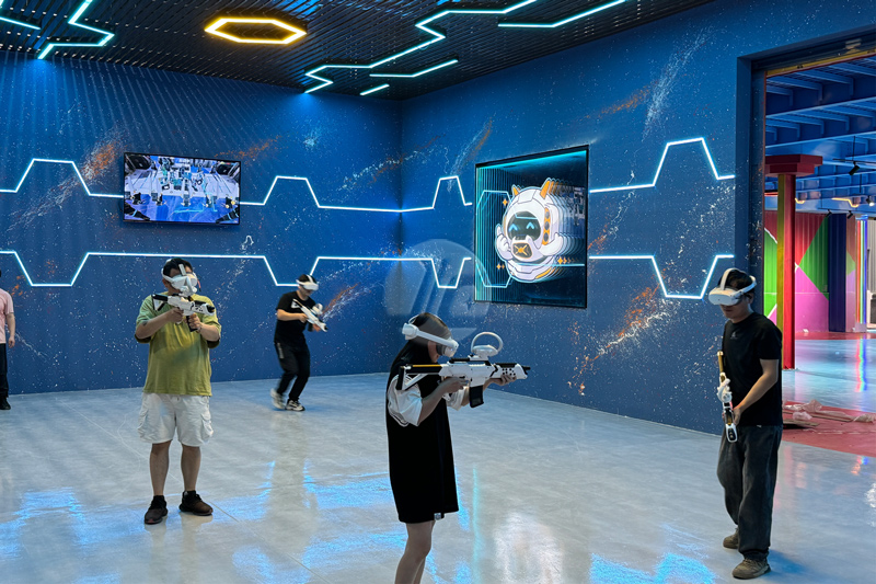 VR ARENA VS ESCAPE ROOM