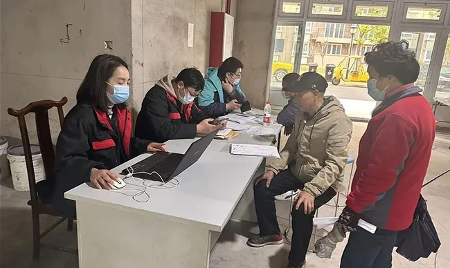 便民服务进社区，贴心爱心暖人心