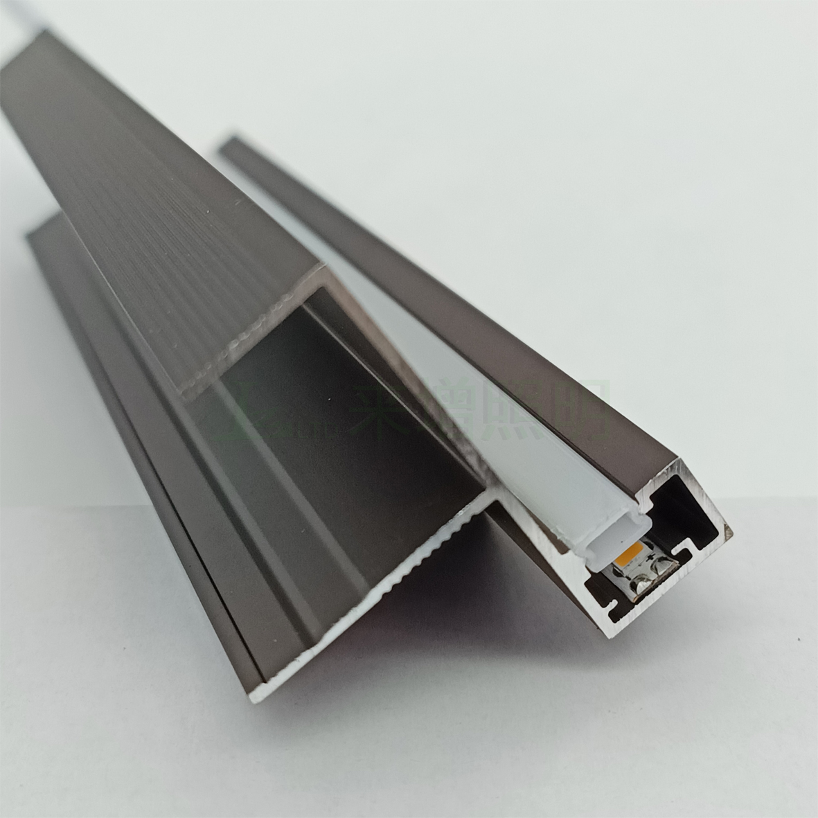 高柜免拉手灯LZLT2149