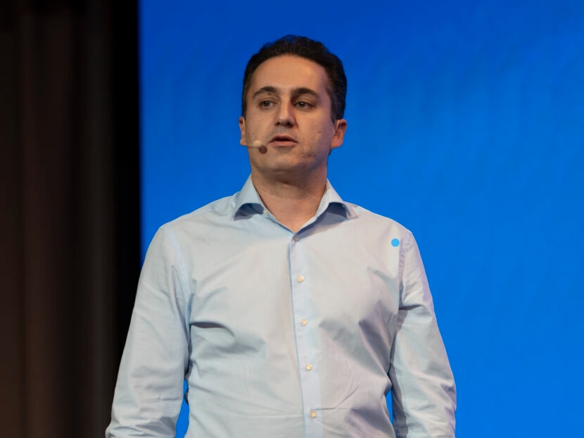 （思科无线工程高级总监 Bahador Amiri 于 2025 年 11 月 19 日在迪拜 WWC 大会上发表讲话）