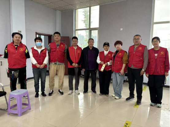 志愿服务暖人心，义诊理发送关怀