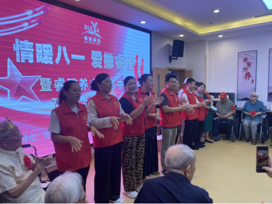 迎八一慰问退伍军人