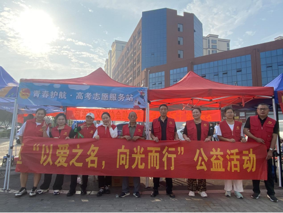党员先锋暖心护航，共筑高考梦想之路