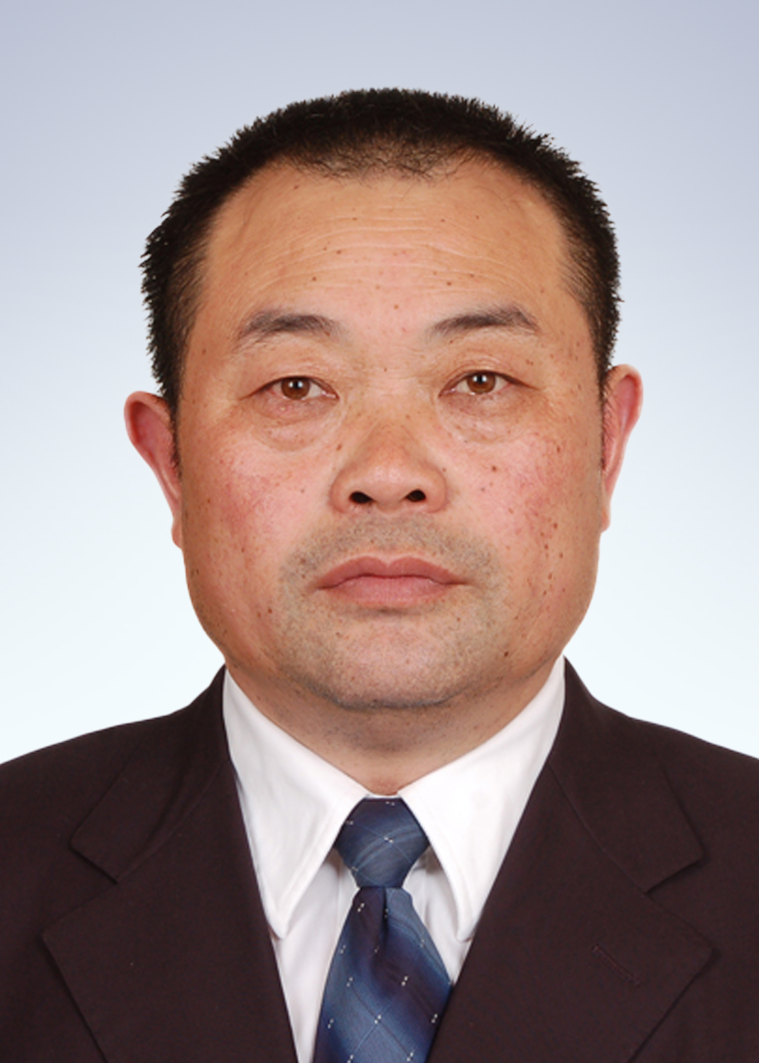 樊宪国
山东龙马控股集团有限公司董事长