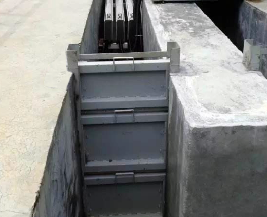 DLZ型叠梁闸