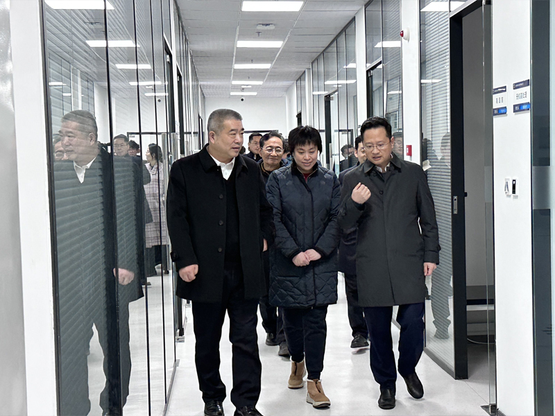 区委书记袁泉等一行到上海技葳检测技术有限公司走访调研