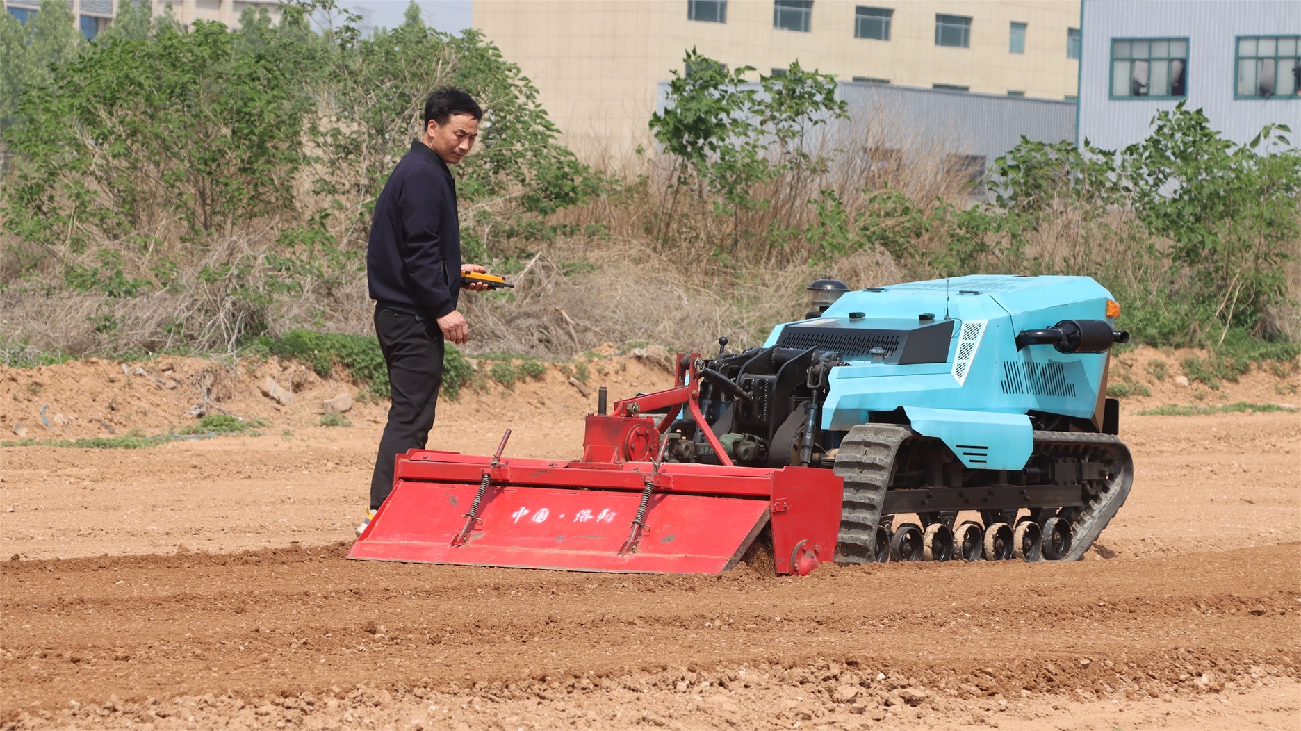 全地形履带果园多功能管理机为什么越来越受果农喜欢？