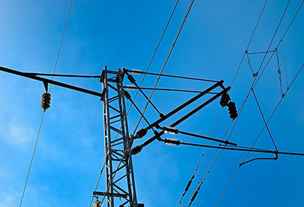 Practical sharing: Analysis of reactive power compensation and its governance benefits