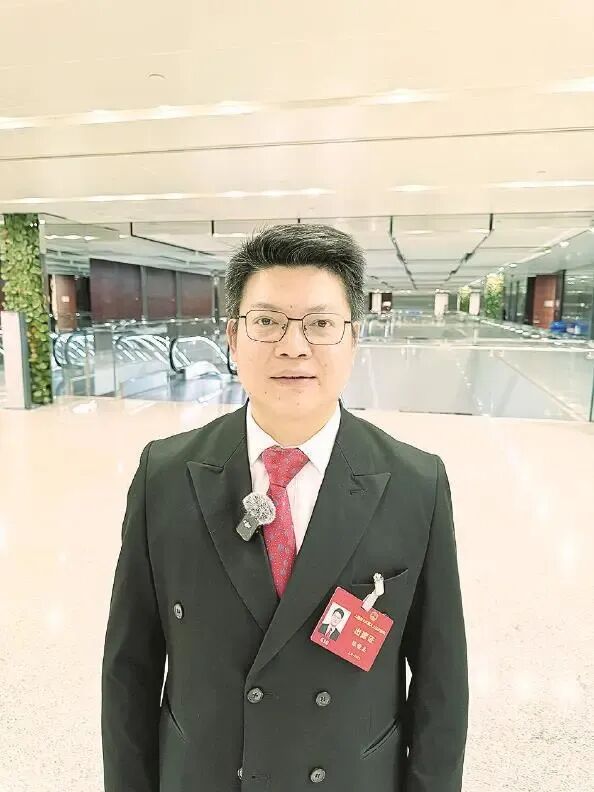 楚基物流监事陈俊杰提案获响应：上海将试点智能网联“无人”夜宵巴士