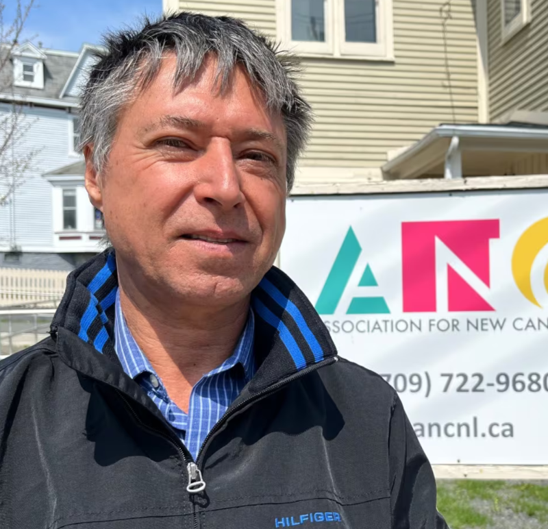 在来到圣约翰斯的30年后，这位曾经的新来者回来道谢