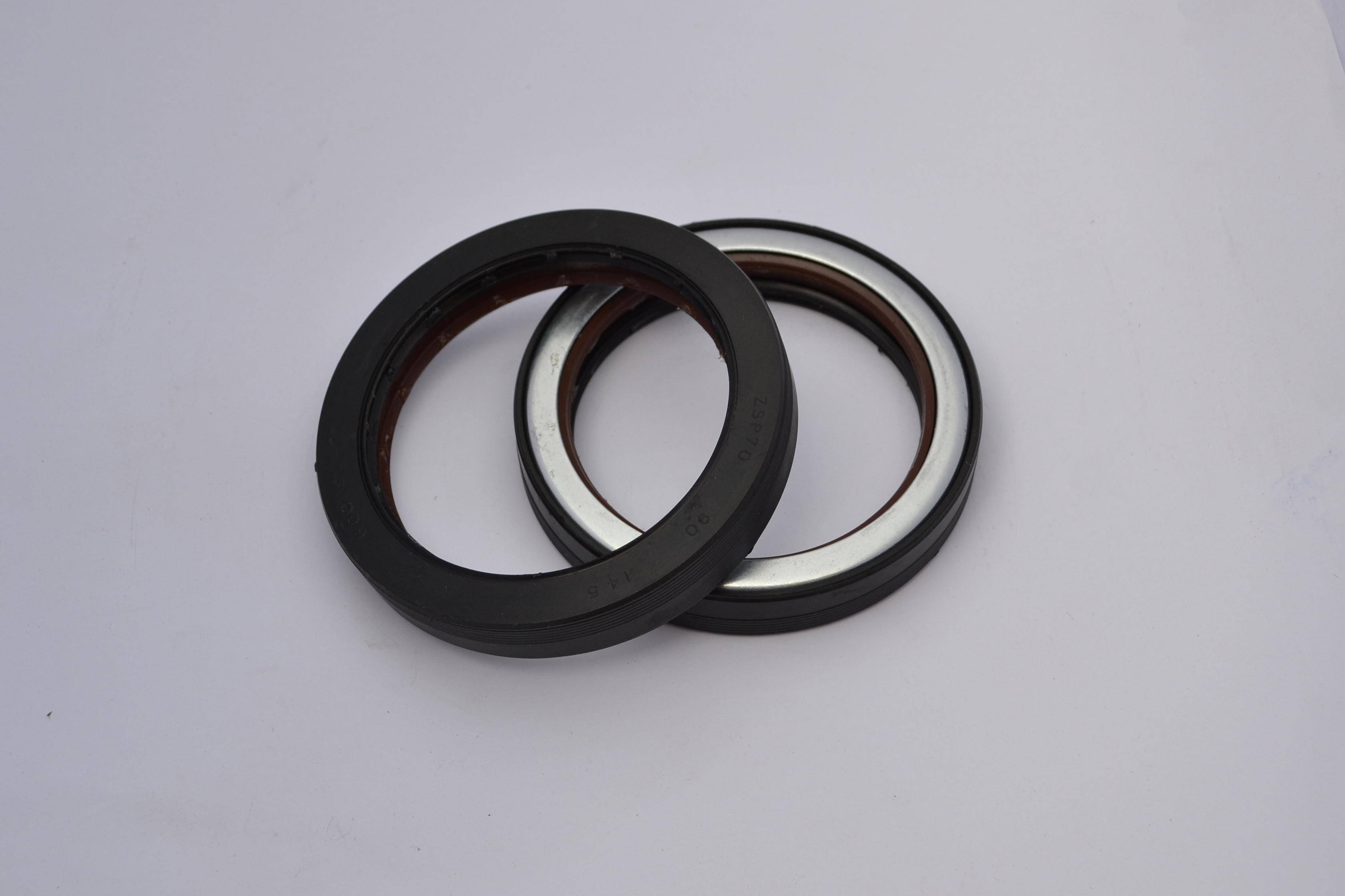 车桥油封管通轴油封平衡悬架油封