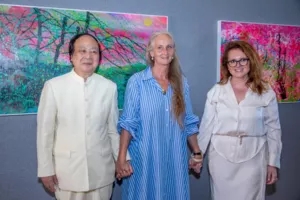 开幕式画家刘佑局（左一）与Dona dalle Rose基金会主席Chiara Dona dalle Rose（左二）以及展览策展人Anna Balzani（右一）合影
