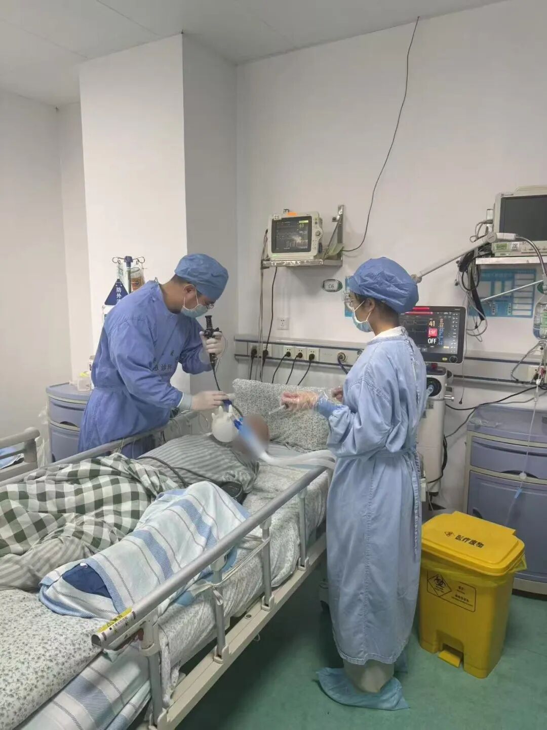 95岁老人遭遇“感染风暴”，ICU精准救治助其跨越“生死线”